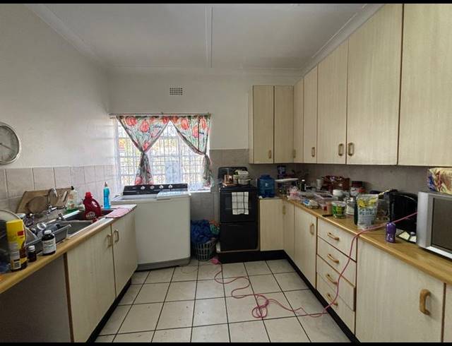 2 BEDROOM HOUSE FOR SALE IN NEWLANDS
